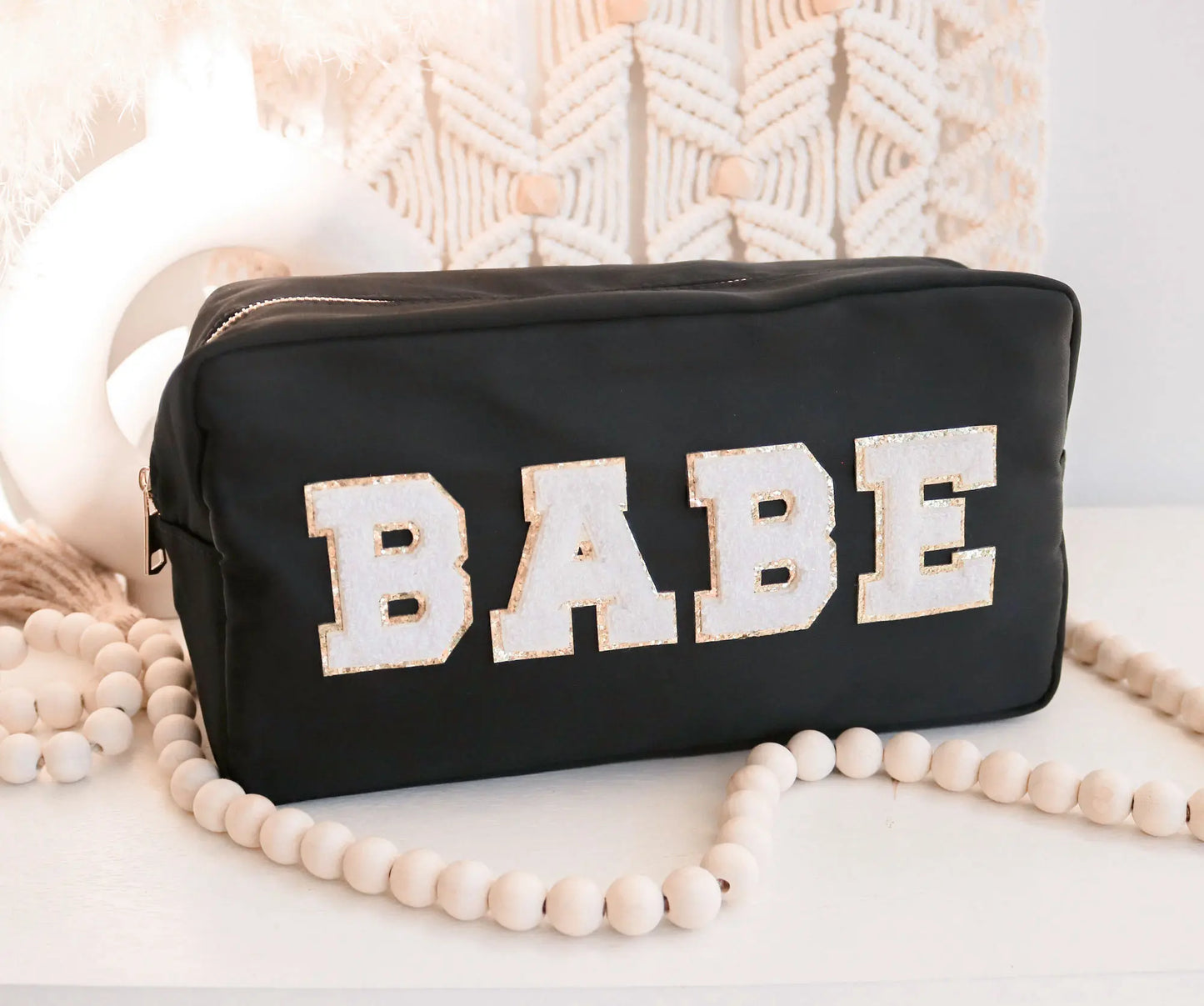Chic Functional Nylon Make-Up Bag with Elegant Gold Zipper - Perfect for Weddings and Special Occasions!
