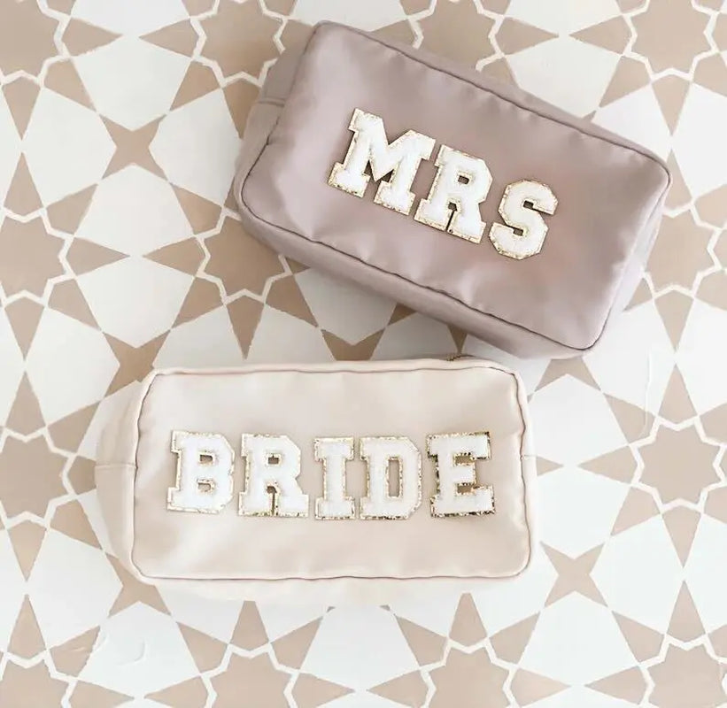 Chic Functional Nylon Make-Up Bag with Elegant Gold Zipper - Perfect for Weddings and Special Occasions!