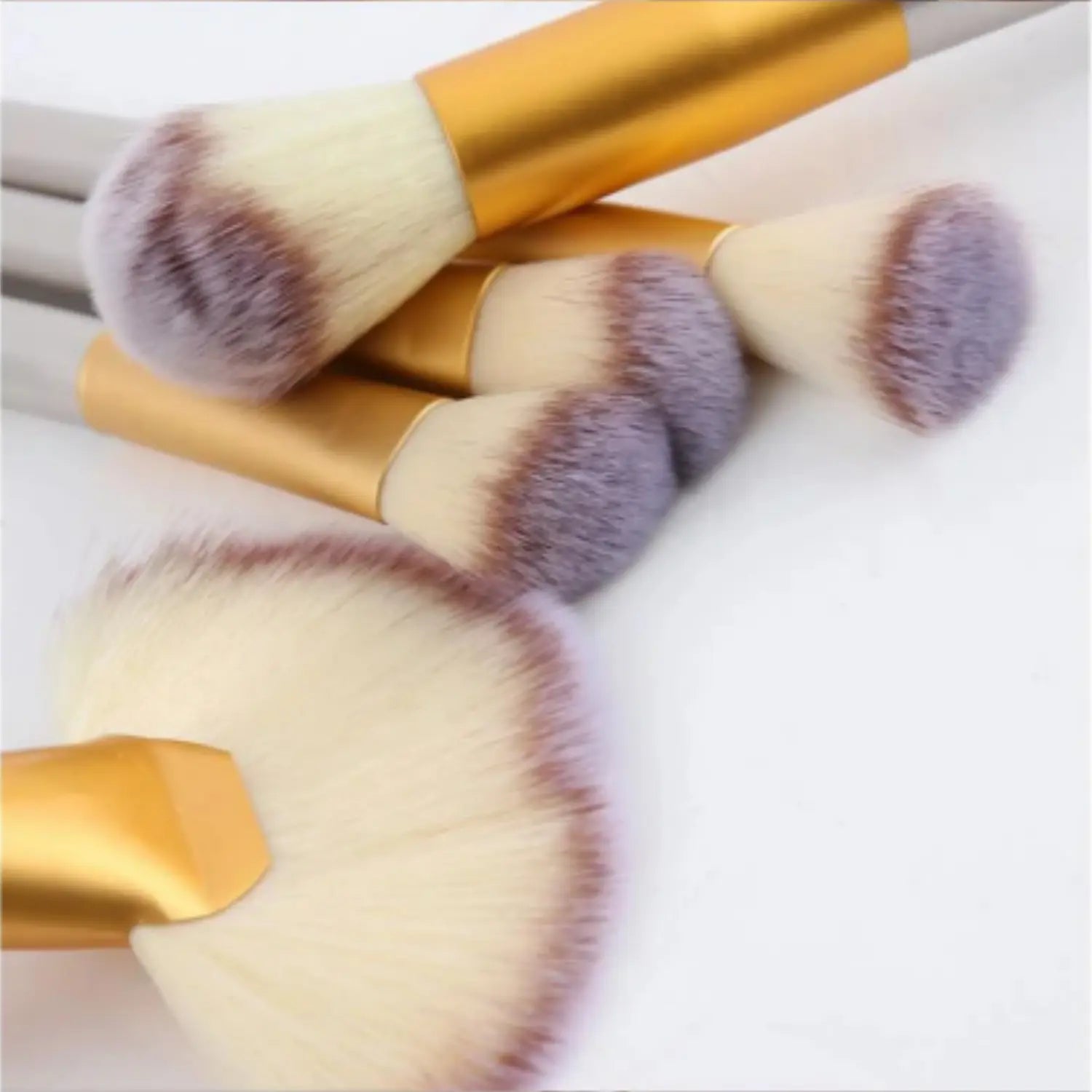 Elevate Your Beauty Routine with the 32-Piece Professional Makeup Brush Set - Perfect for Flawless Application and On-the-Go Glam!