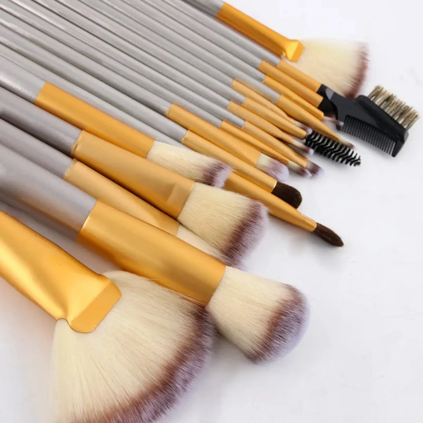 Elevate Your Beauty Routine with the 32-Piece Professional Makeup Brush Set - Perfect for Flawless Application and On-the-Go Glam!