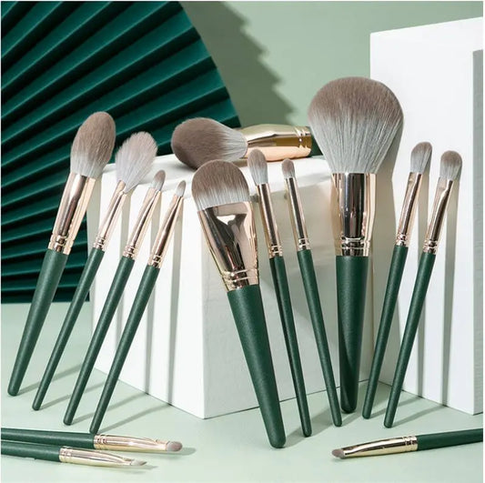 Ultimate Makeup Brush Set: 14 Professional Brushes for Flawless Application, Perfect for Travel and Gifting