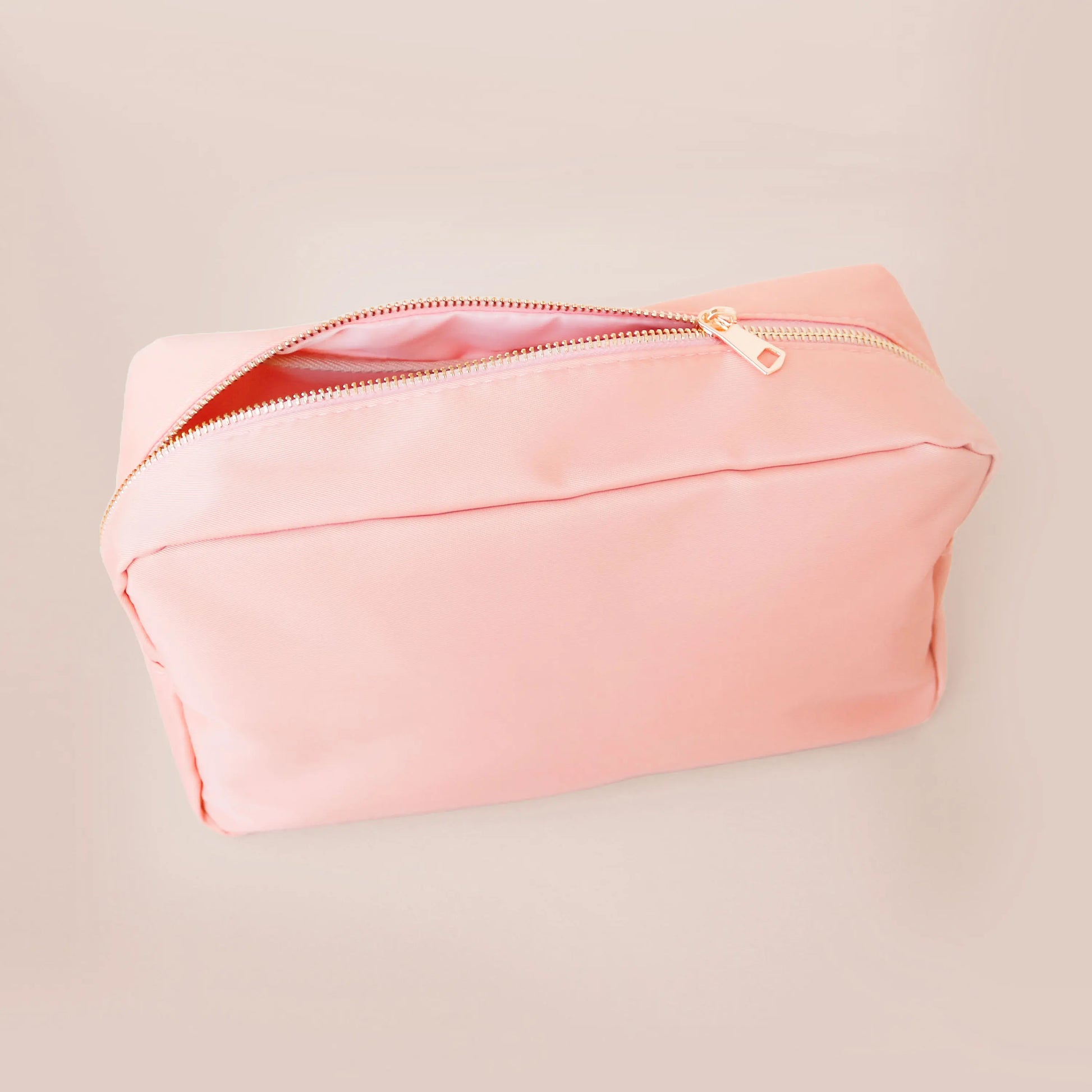 Chic Functional Nylon Make-Up Bag with Elegant Gold Zipper - Perfect for Weddings and Special Occasions!