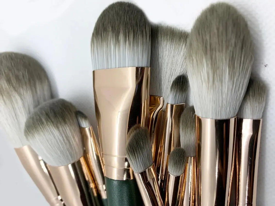 Ultimate Makeup Brush Set: 14 Professional Brushes for Flawless Application, Perfect for Travel and Gifting