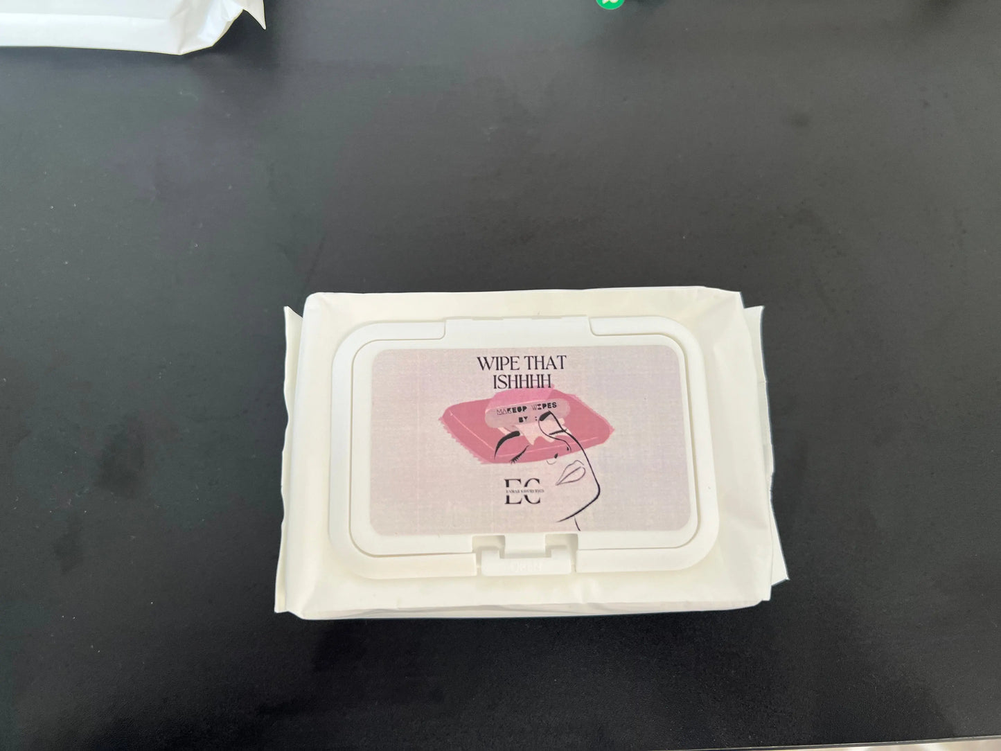 Gentle Makeup Wipes for Effortless Cleansing and Refreshing Skin