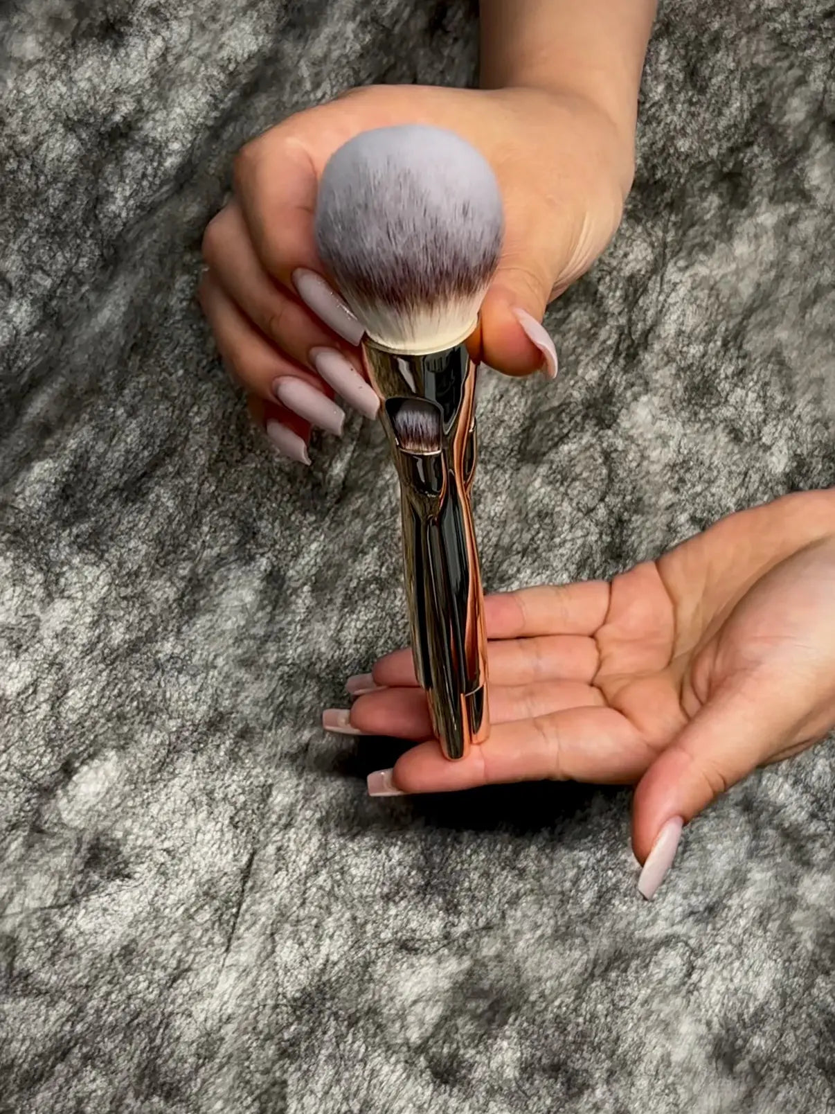 Revolutionary 4-in-1 Make-Up Brush for Effortless Beauty On-the-Go