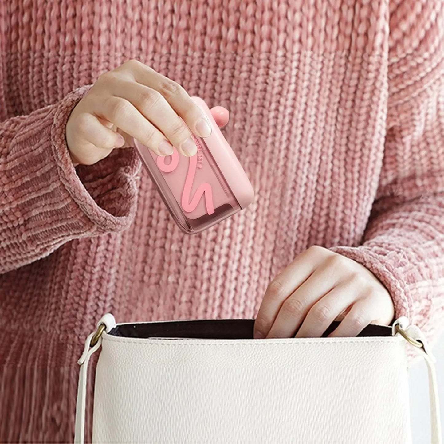 Elevate Your Oral Care with the Portable Dental Floss Case – The Ultimate Refillable Dispenser for Freshness on the Go!