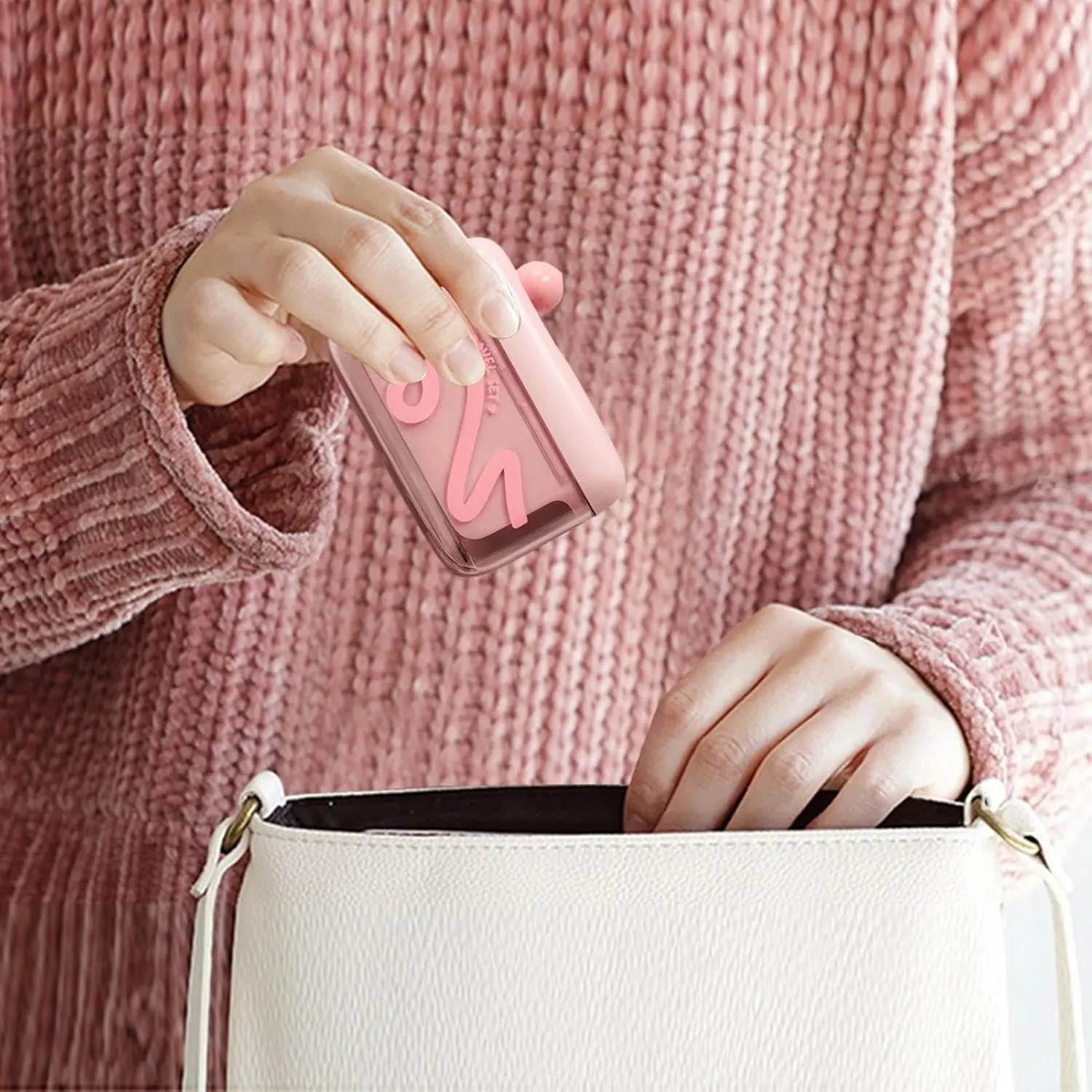 Elevate Your Oral Care with the Portable Dental Floss Case – The Ultimate Refillable Dispenser for Freshness on the Go!