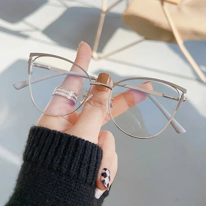 Elevate Your Style with Our Retro Cat Eye Anti-Blue Light Glasses for Women and Men - Fashionable Oversized Eyewear for Reading and Screen Time