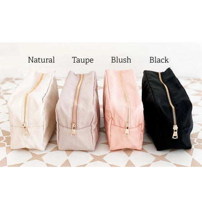 Chic Functional Nylon Make-Up Bag with Elegant Gold Zipper - Perfect for Weddings and Special Occasions!