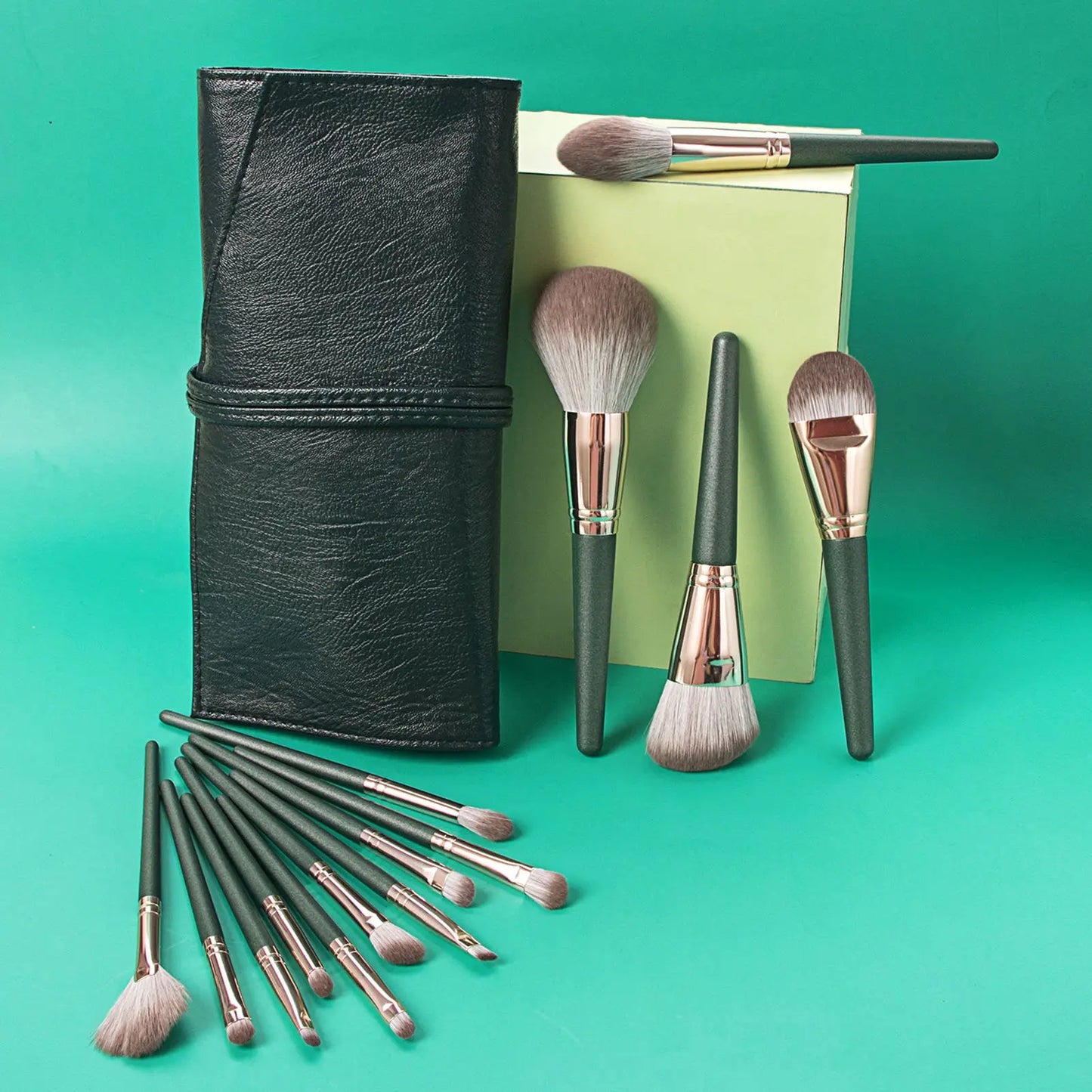Ultimate Makeup Brush Set: 14 Professional Brushes for Flawless Application, Perfect for Travel and Gifting